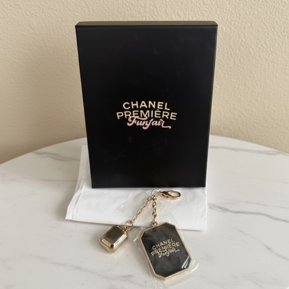 Funfair CHANEL Premiere Black and Gold Keychain Set
